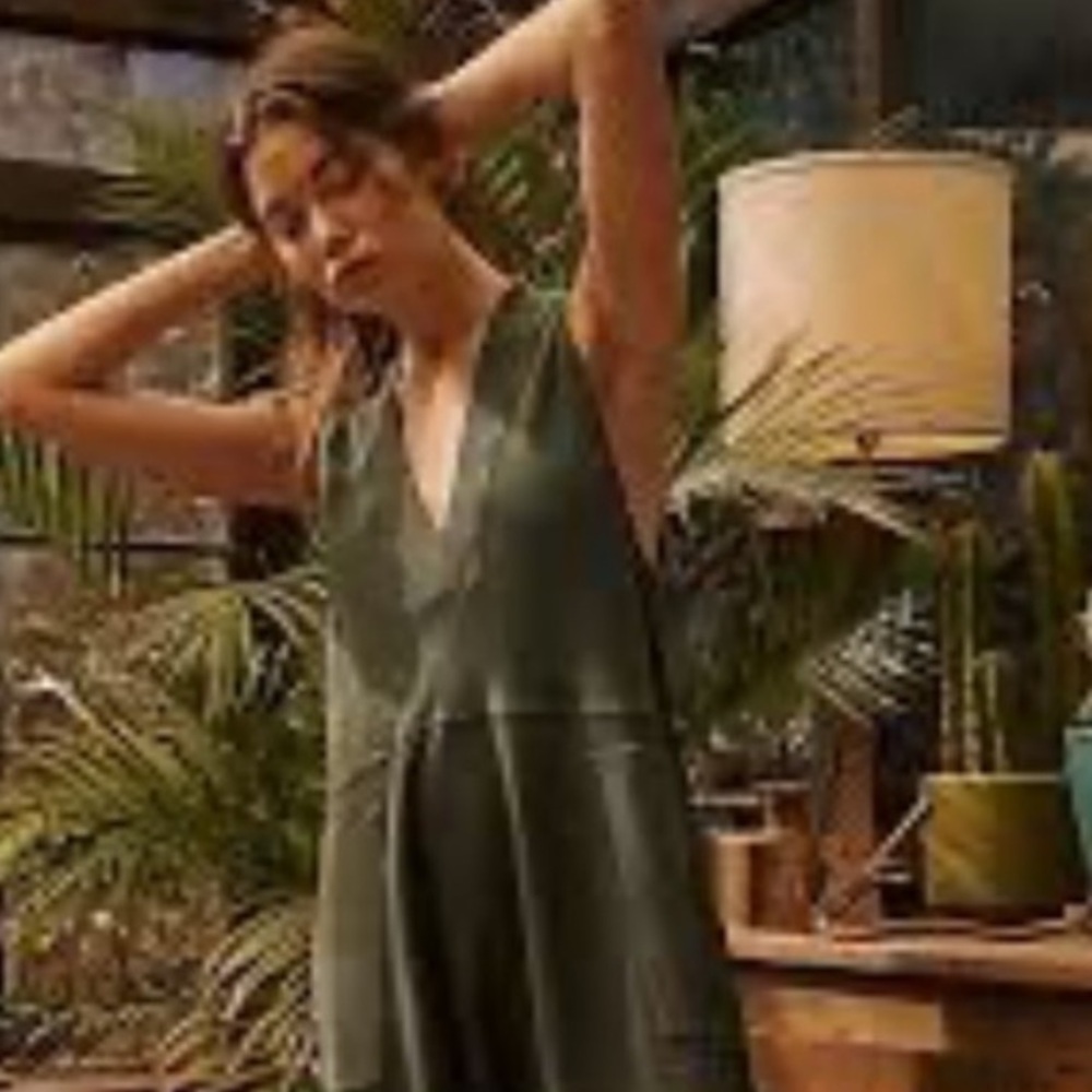 What’s up Onesie by Free people in size S
in Spruce 🌲 ON HOLD ❤️ - Picture 9 of 10